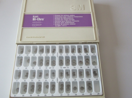 VENDO CAJA CORONAS PREFORMADAS MOLARES PRIMARIOS